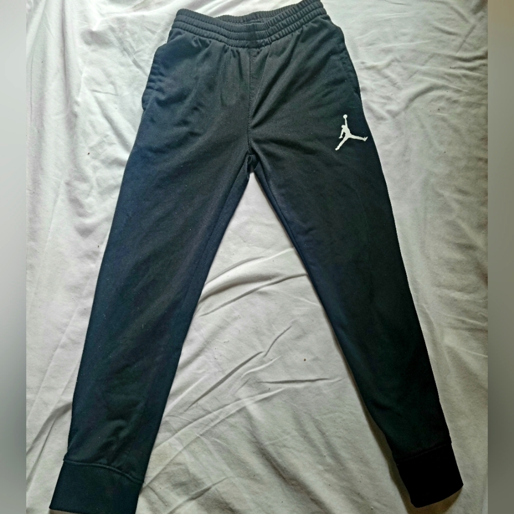 Boy's Size 8-10 "Jumpman" Jordan Brand Joggers in Black/White